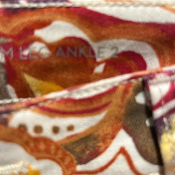 124. NWT WOMENS CHICO’S 2/L DETAIL DENIM JEANS - Picture 3 of 6